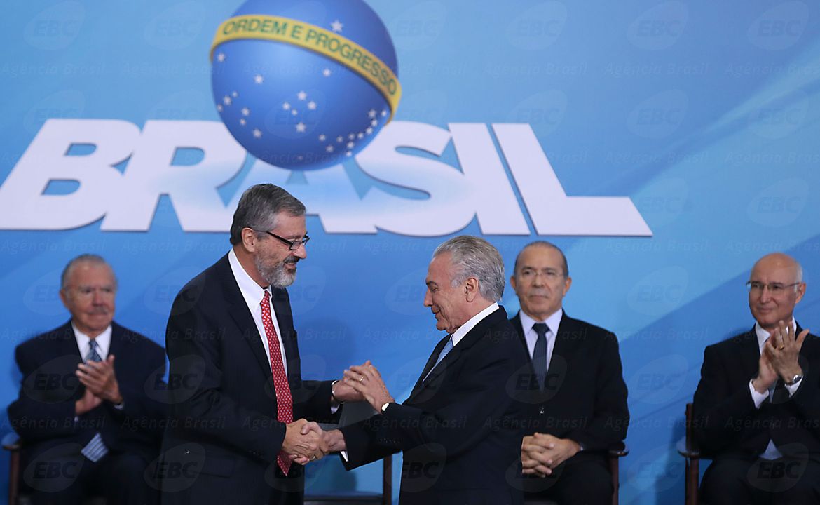 Michel Temer e José Serra em Cerimônia Oficial