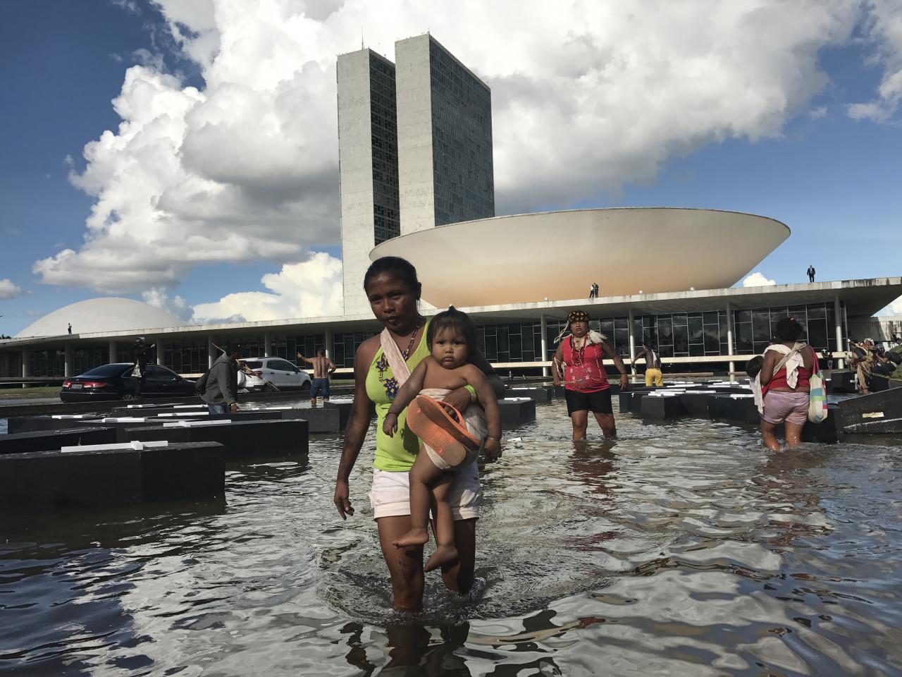 Luta Indígena em Brasília: Águas do Congresso Nacional
