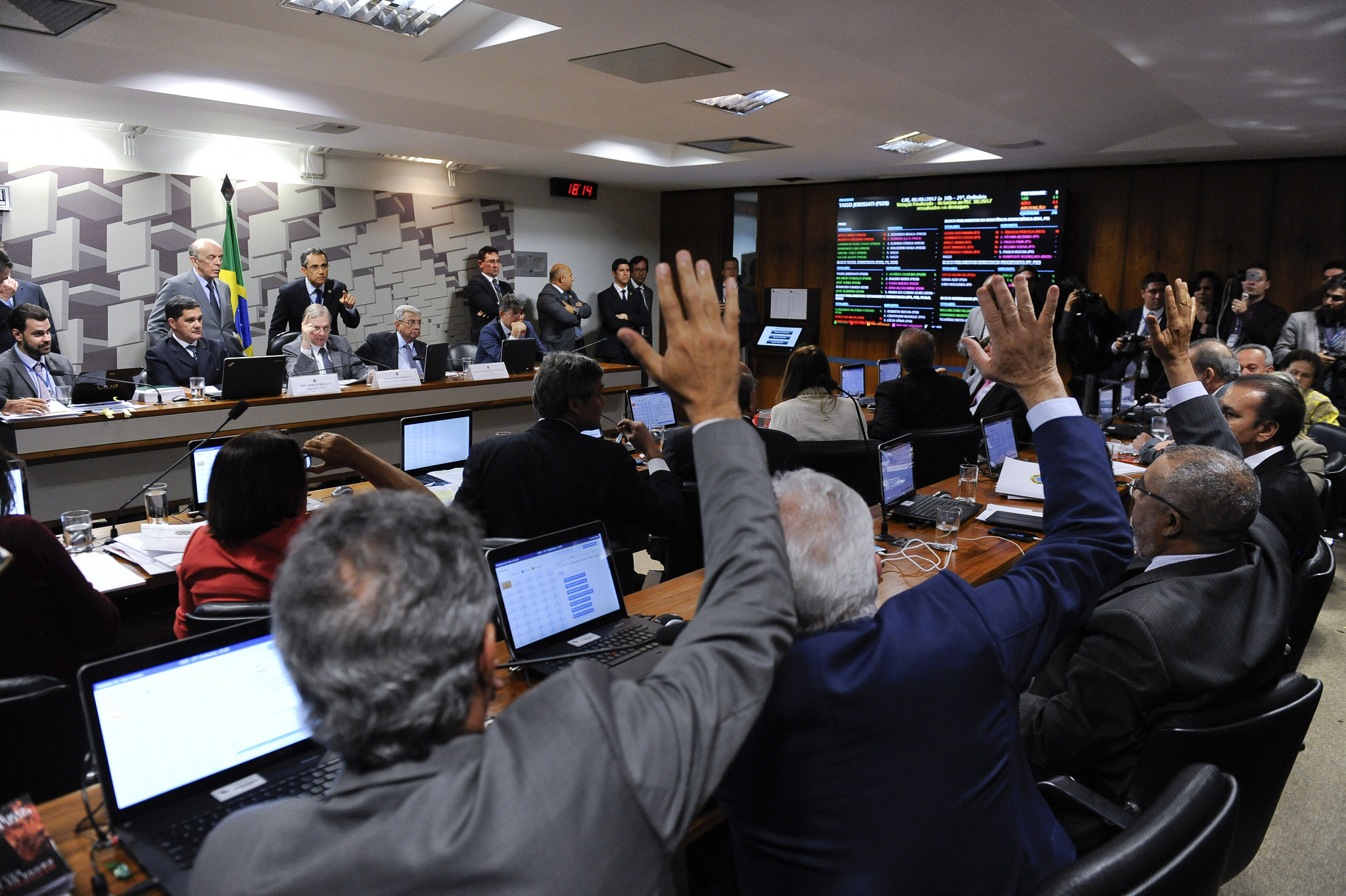 Sessão Legislativa: Votação e Debate Político