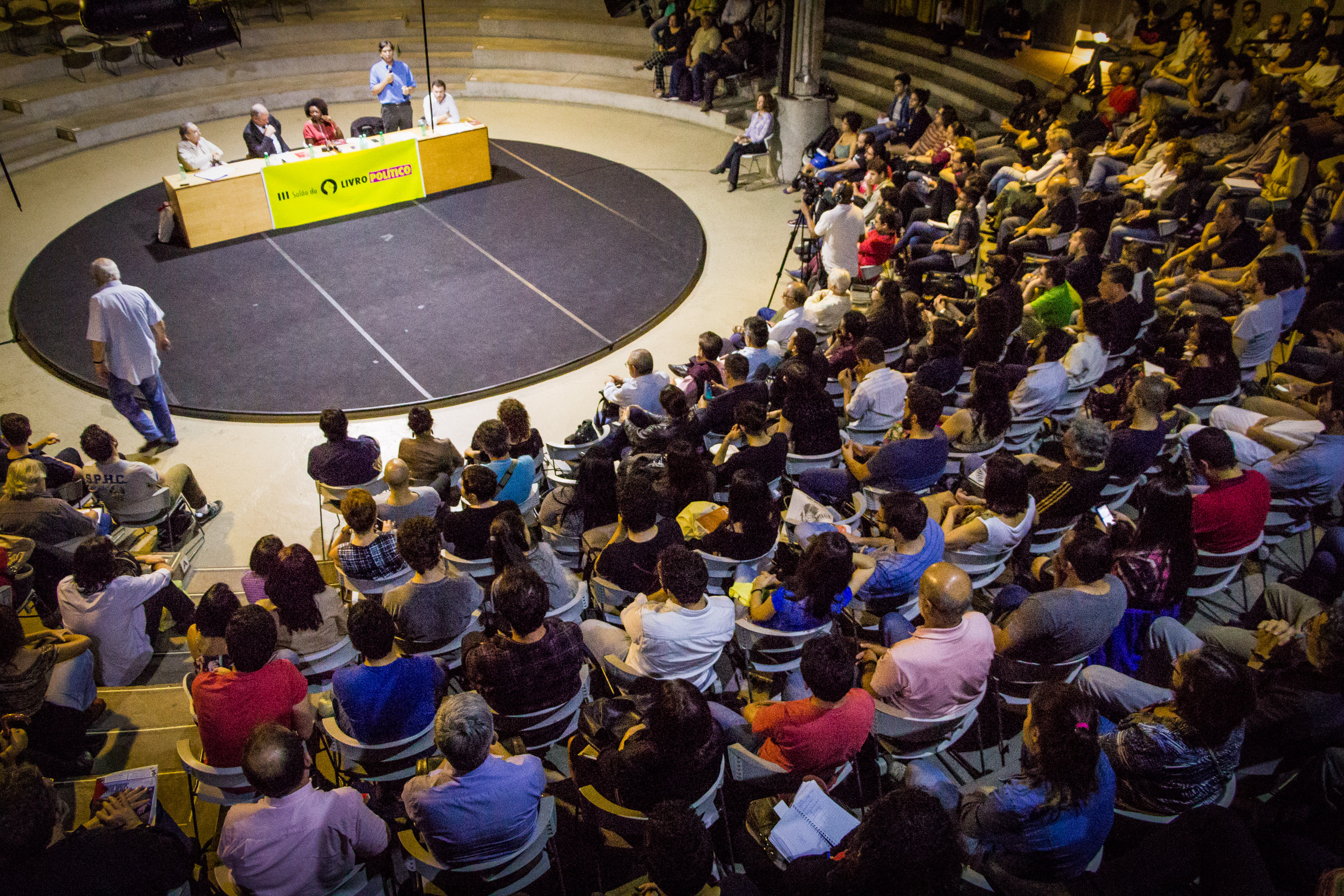 Debate Público: III Salão do Livro Político