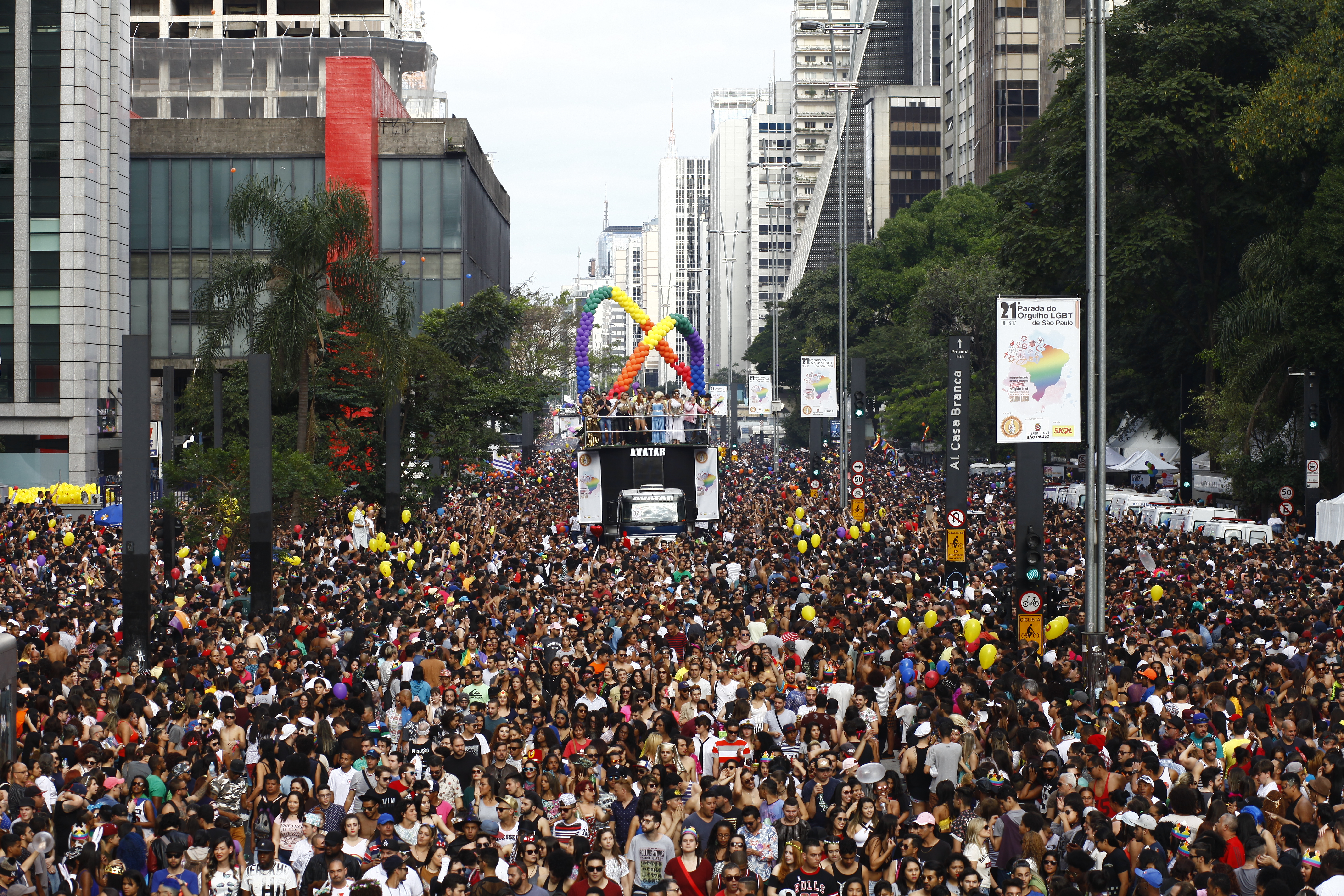 Parada do Orgulho LGBT de São Paulo: Celebração na Avenida