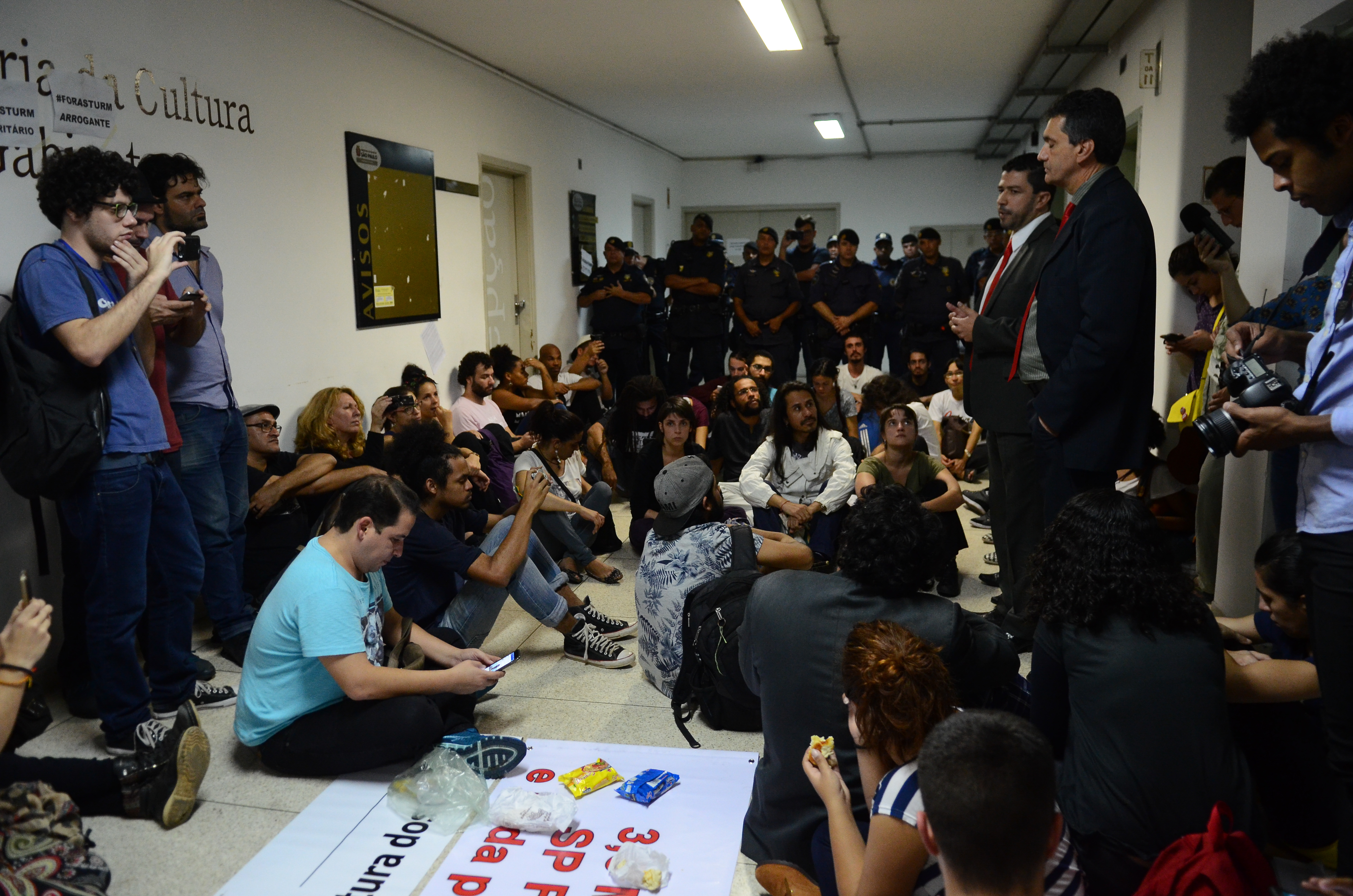 Manifestação e Diálogo em Espaço da Cultura
