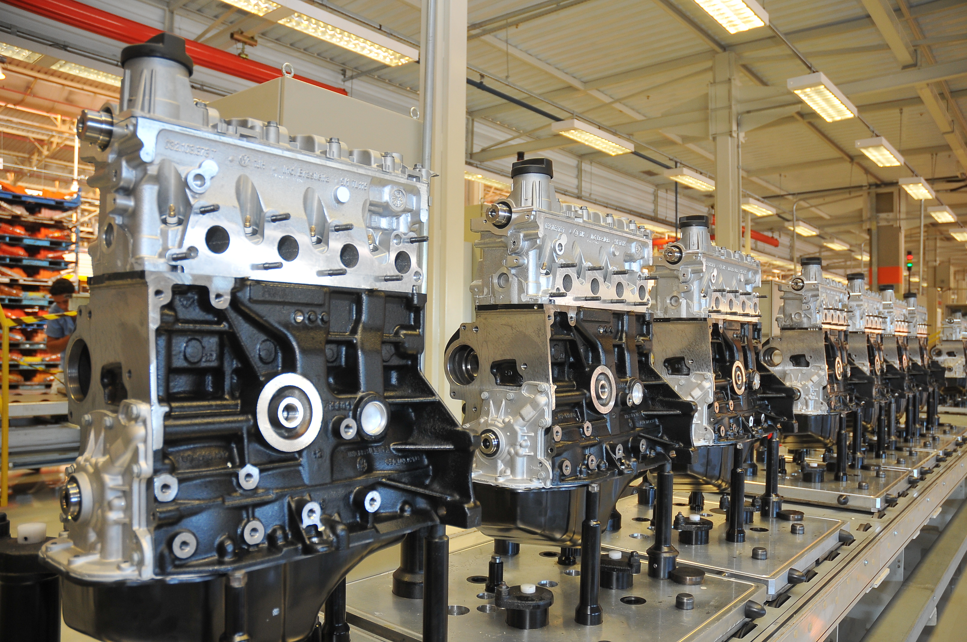 Linha de Montagem de Motores Automotivos Brasileiros