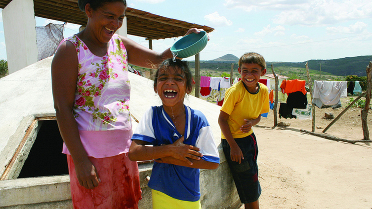Riso e Água: Infância Feliz na Região Rural