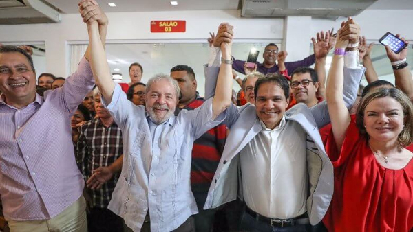 Lideranças do PT celebram união e apoio em evento