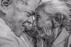 Amor na Terceira Idade: Dignidade e Afeição