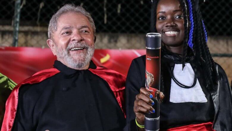 Lula e formanda celebram conquista em Humanidades