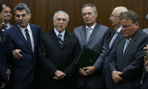 Michel Temer e equipe em encontro formal