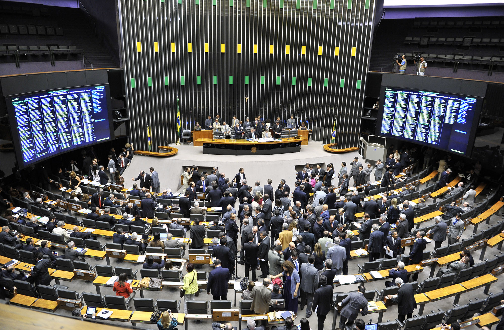 Câmara dos Deputados: Sessão Plenária e Deliberação Política