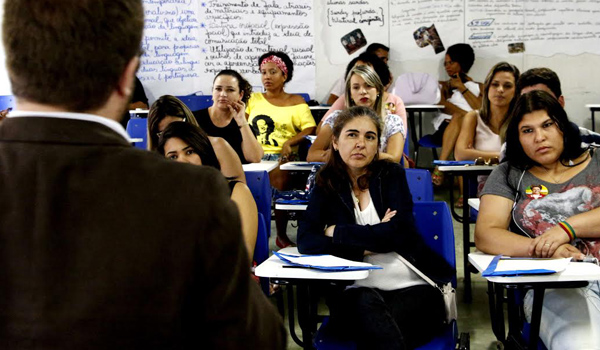 Formação e Aprendizado: Alunos Adultos em Sala de Aula