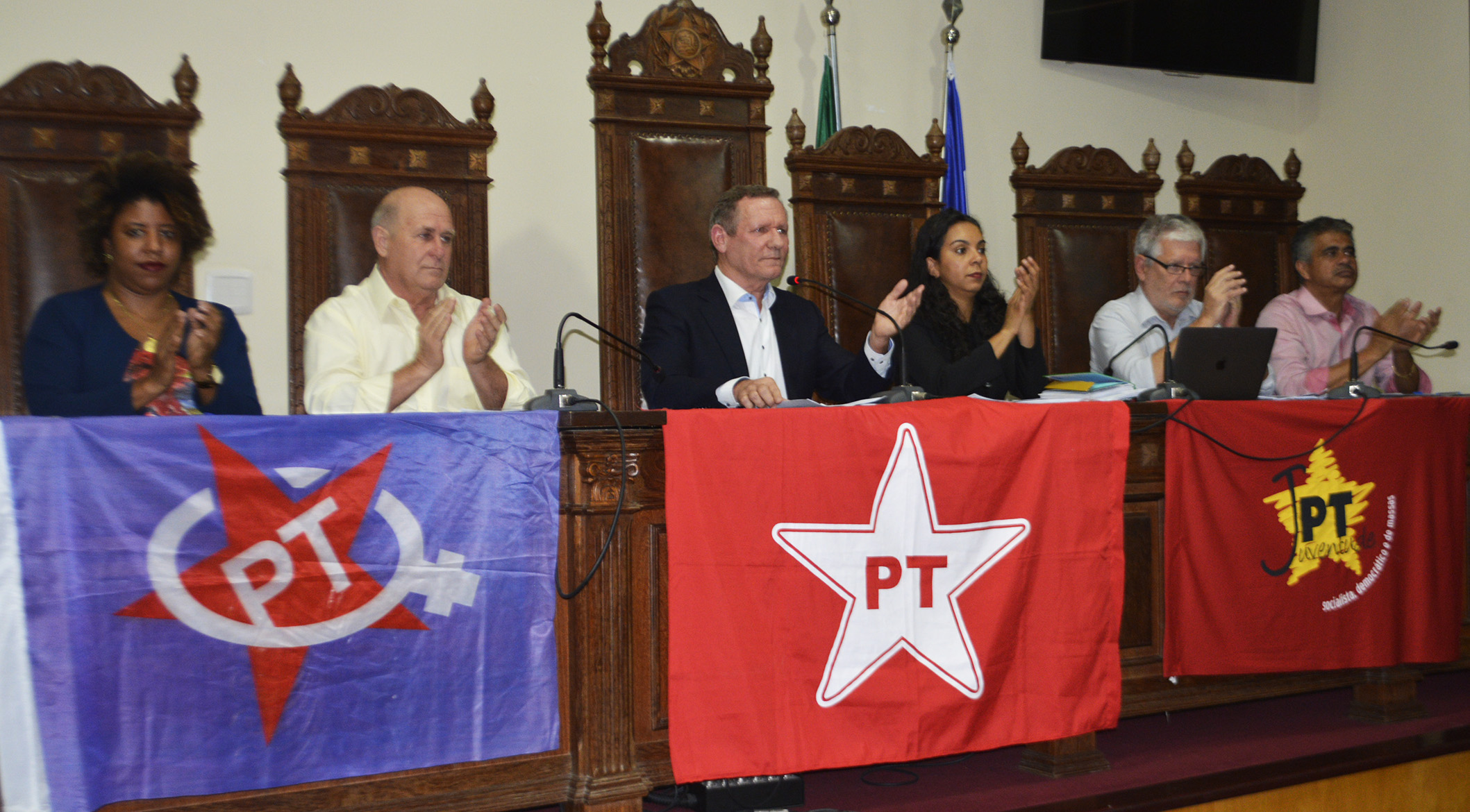 Painel Político PT: Discussão e Engajamento Partidário