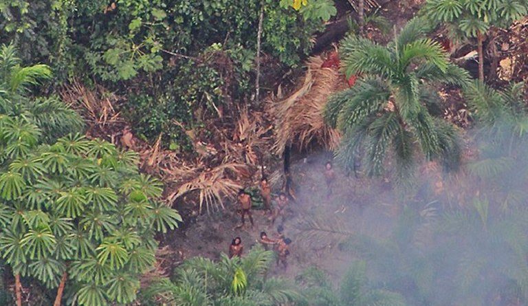 Tribo Indígena Não Contatada na Amazônia: Perspectiva Aérea