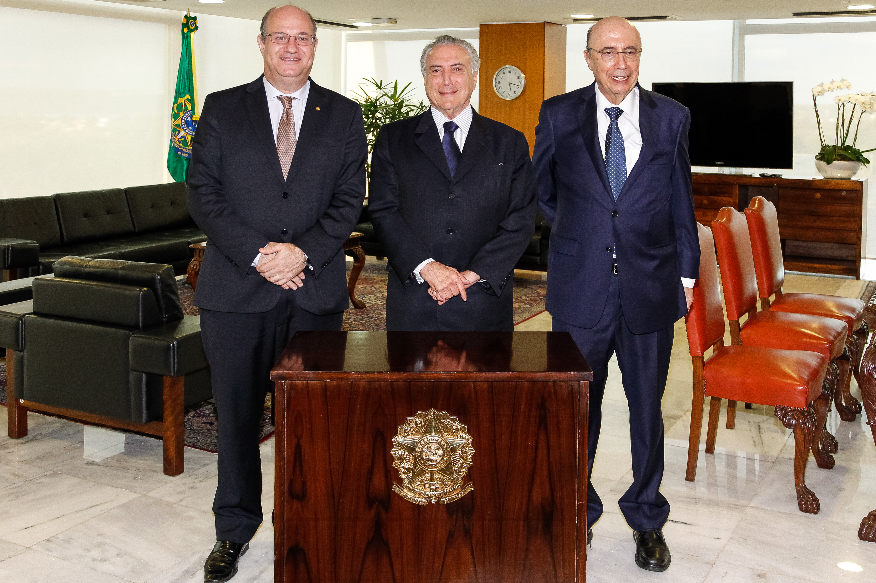 Michel Temer e autoridades em encontro oficial