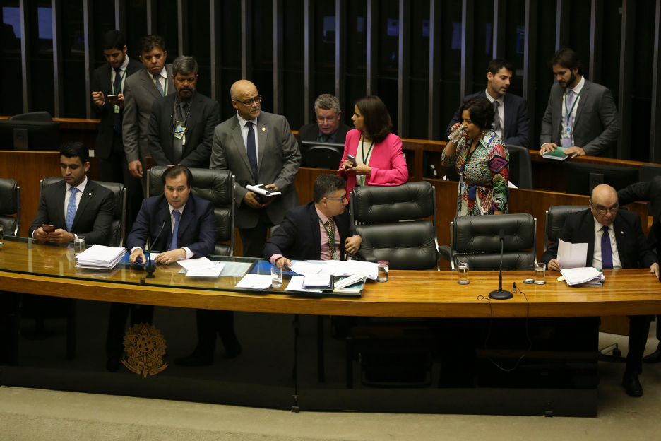 Sessão Legislativa: Articulação Política e Debate no Congresso