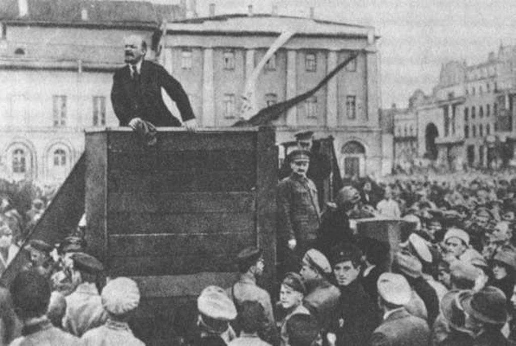 Lenin discursa para multidão: Símbolo da Revolução Russa