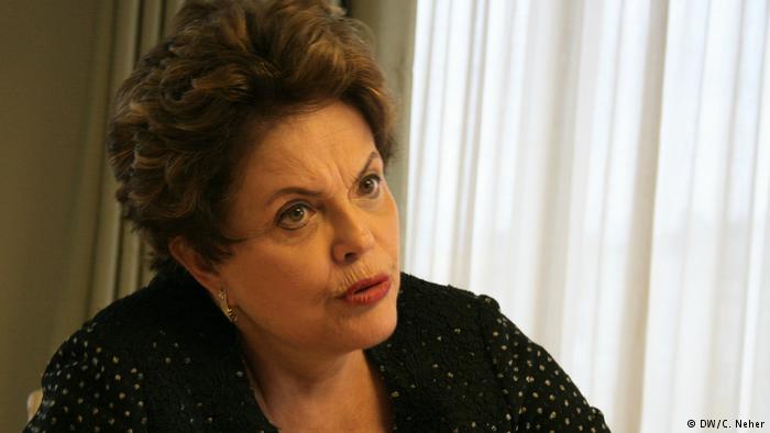 Dilma Rousseff: Expressão Focada e Séria