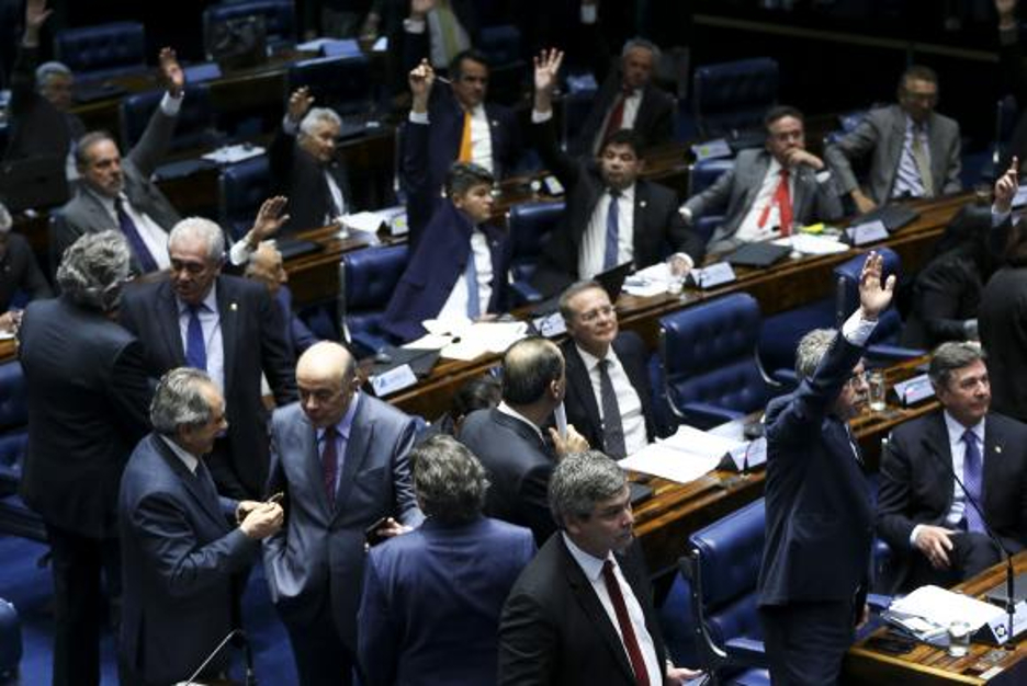 Sessão Legislativa: Parlamentares em Votação no Congresso