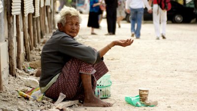 Idosa em Situação de Rua: Pobreza e Exclusão Social