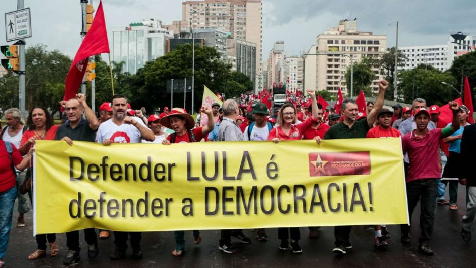 Manifestação pró-Lula e defesa da democracia brasileira