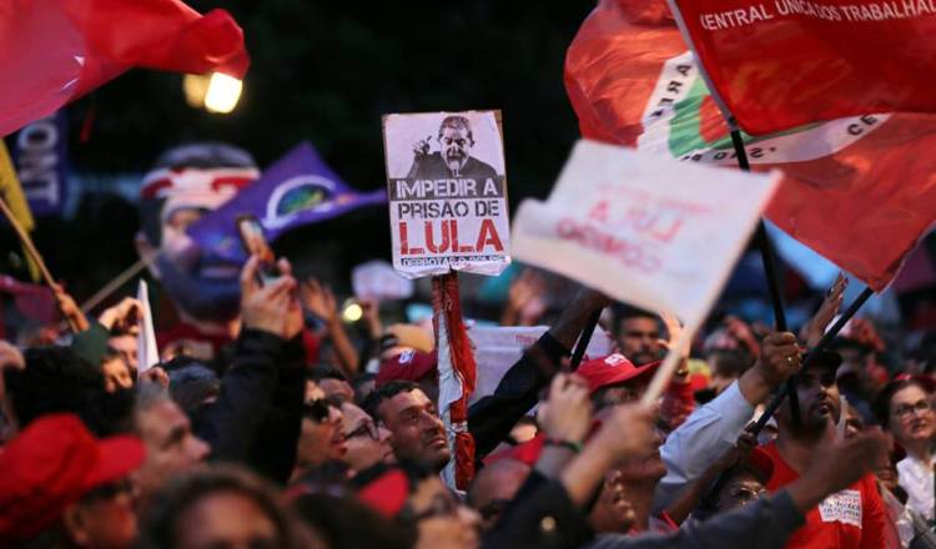 Manifestação: "Impedir a Prisão de Lula"