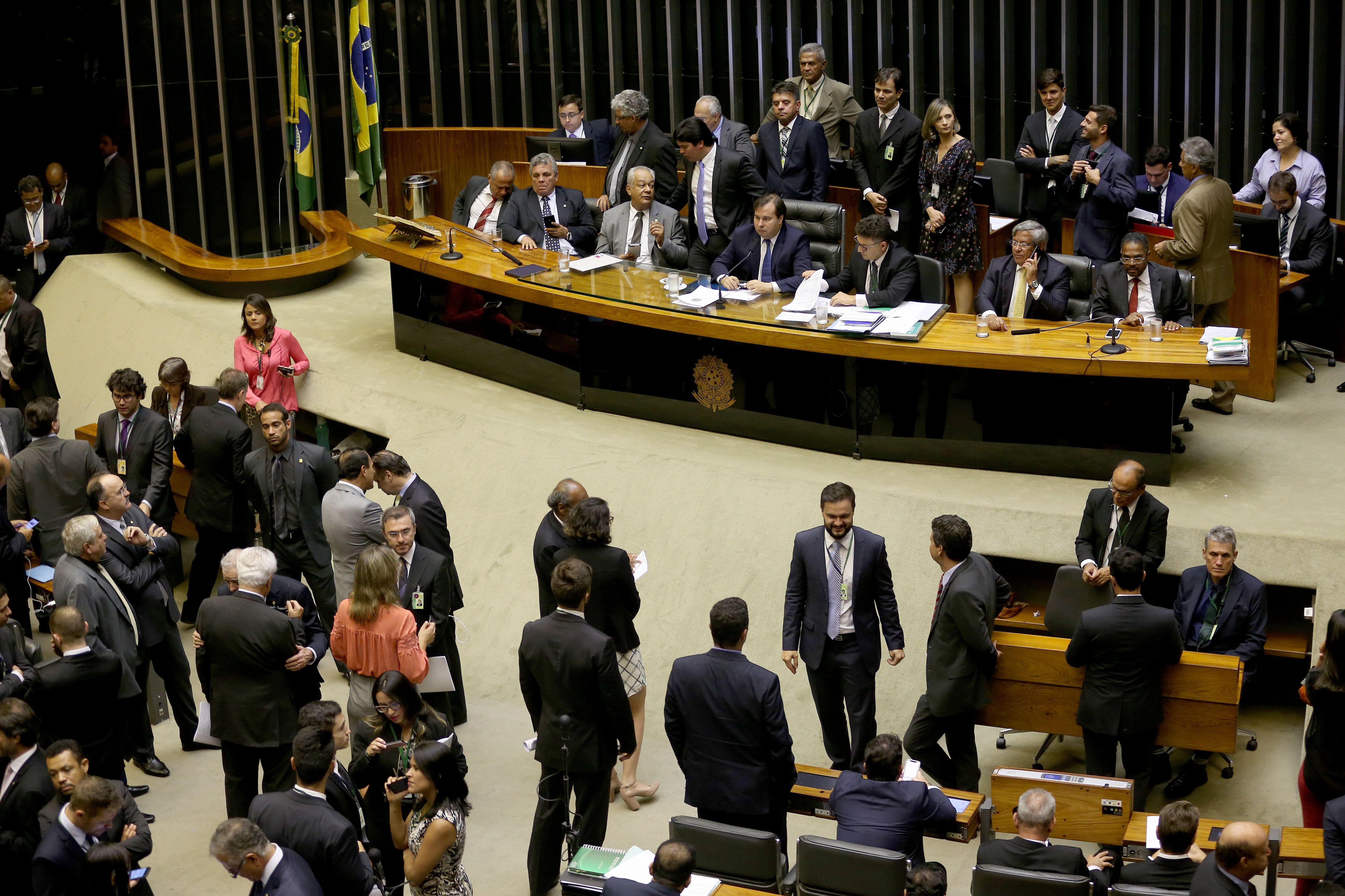 Debate Legislativo Brasileiro: Sessão Plenária