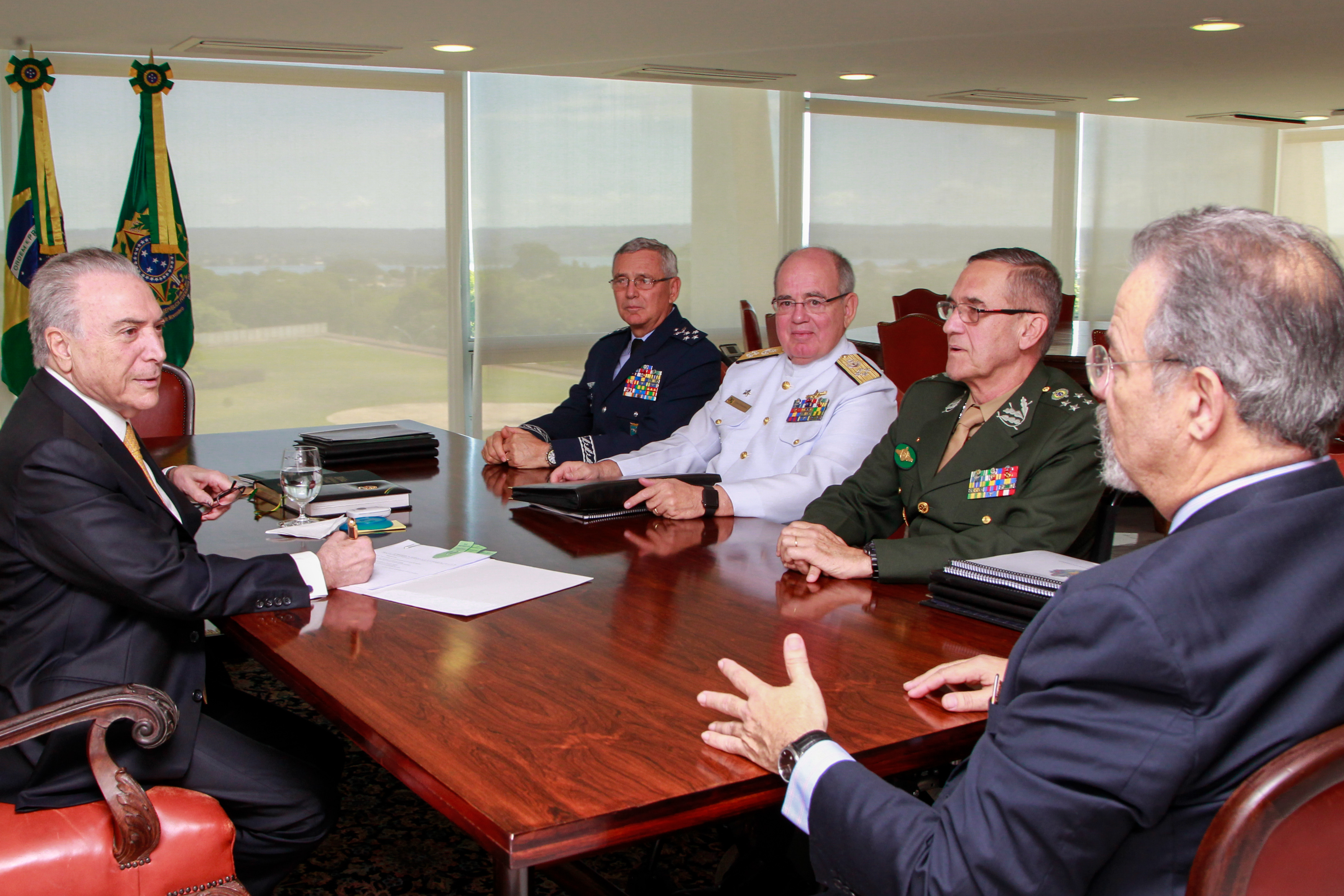 Reunião de Alto Nível: Temer e Comandantes Militares