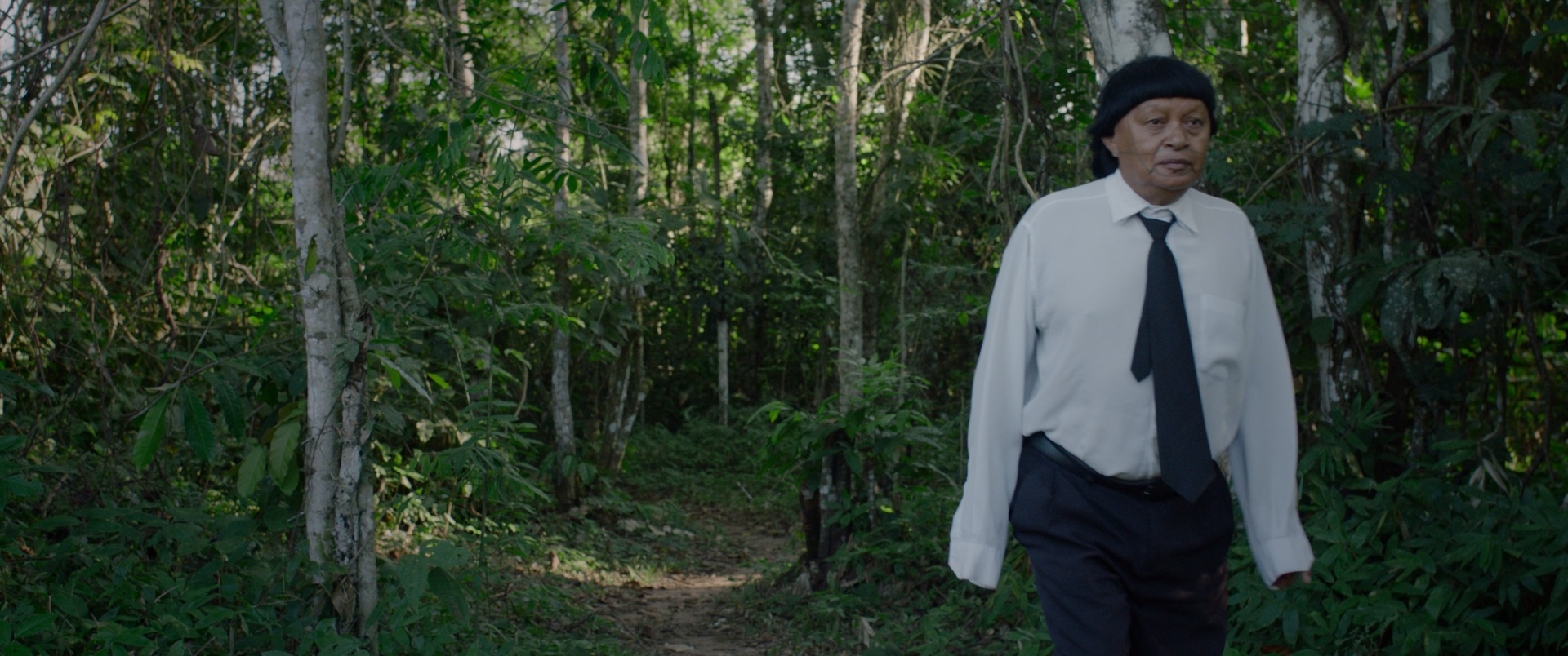 Líder Indígena na Floresta Amazônica