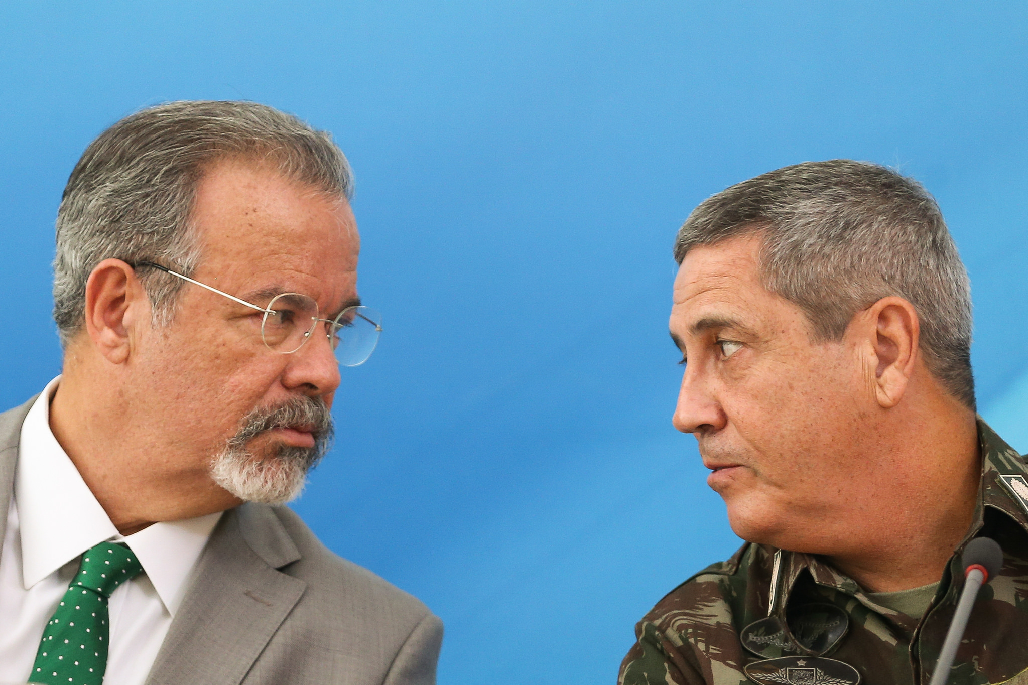 Diálogo Civil-Militar: Encontro de Perspectivas Políticas