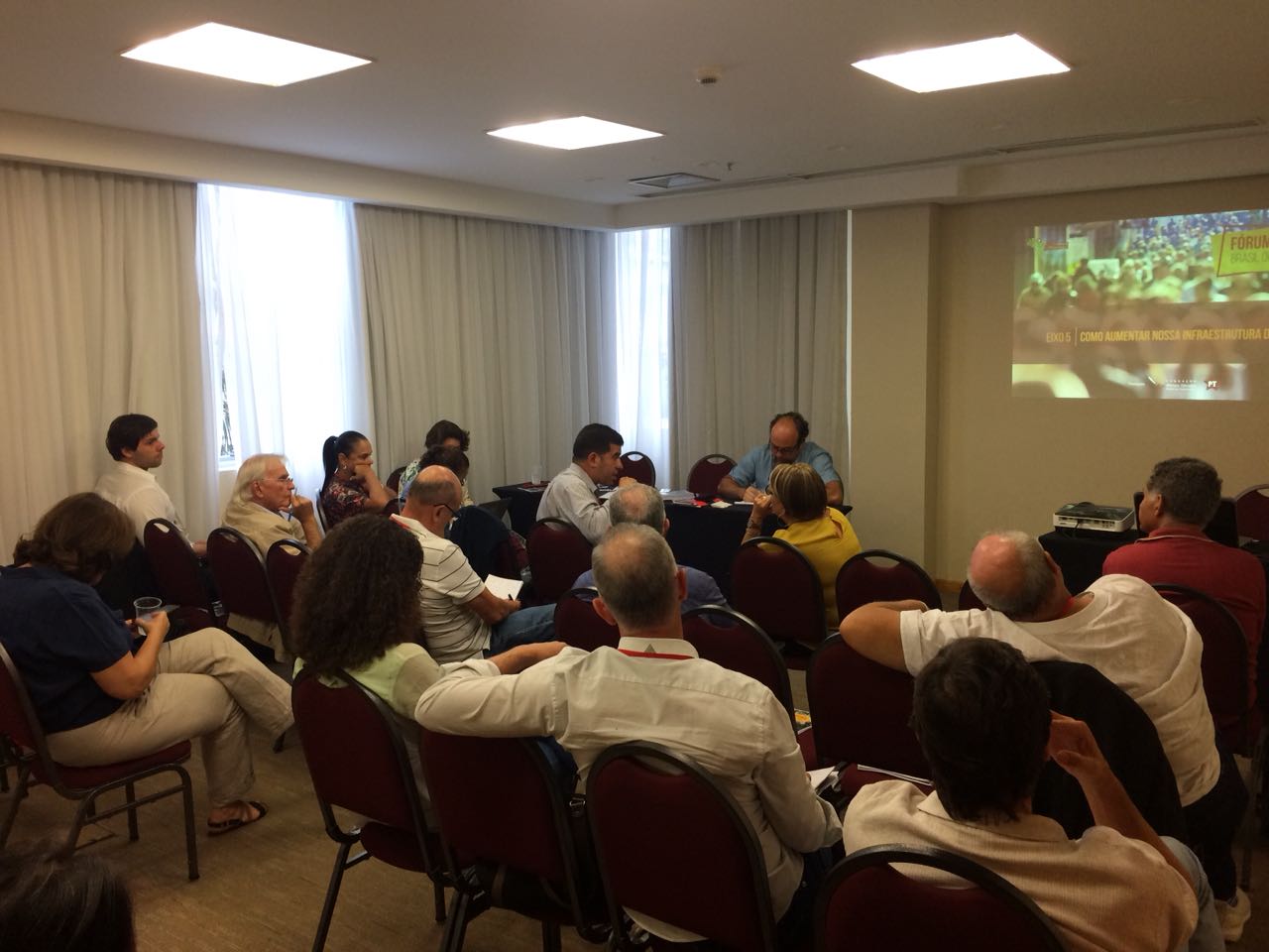 Debate sobre Infraestrutura Brasileira em Fórum