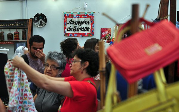 Movimento e Comércio no Armazém do Campo
