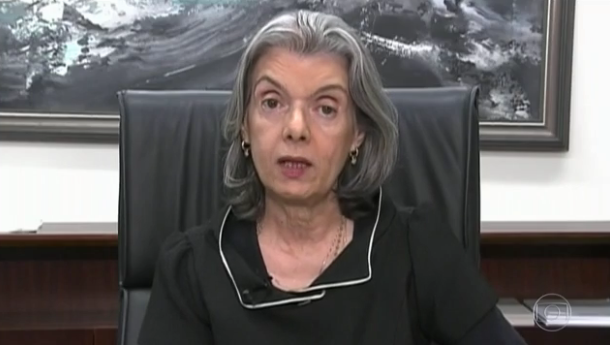 Mulher em Destaque: Profissionalismo e Seriedade