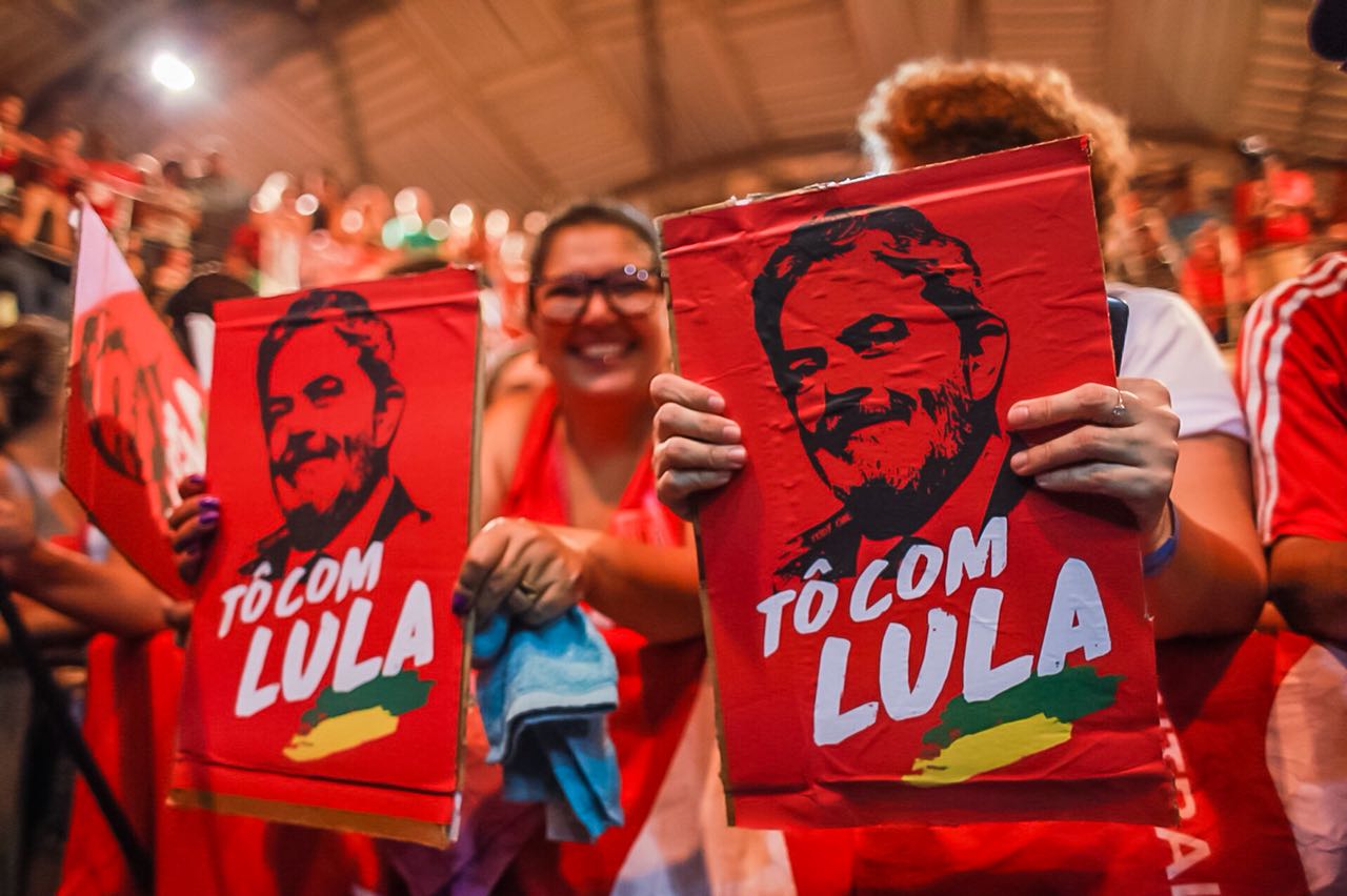 Apoiadores de Lula em manifestação política