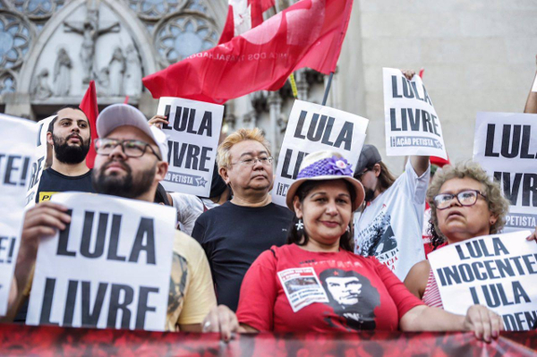 Manifestação Popular: 'Lula Livre' e Ação Petista