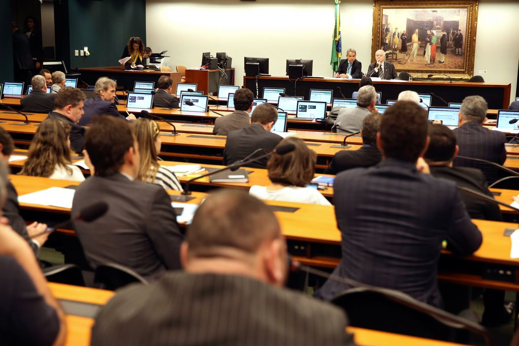 Debate Parlamentar: Foco e Deliberação em Plenário