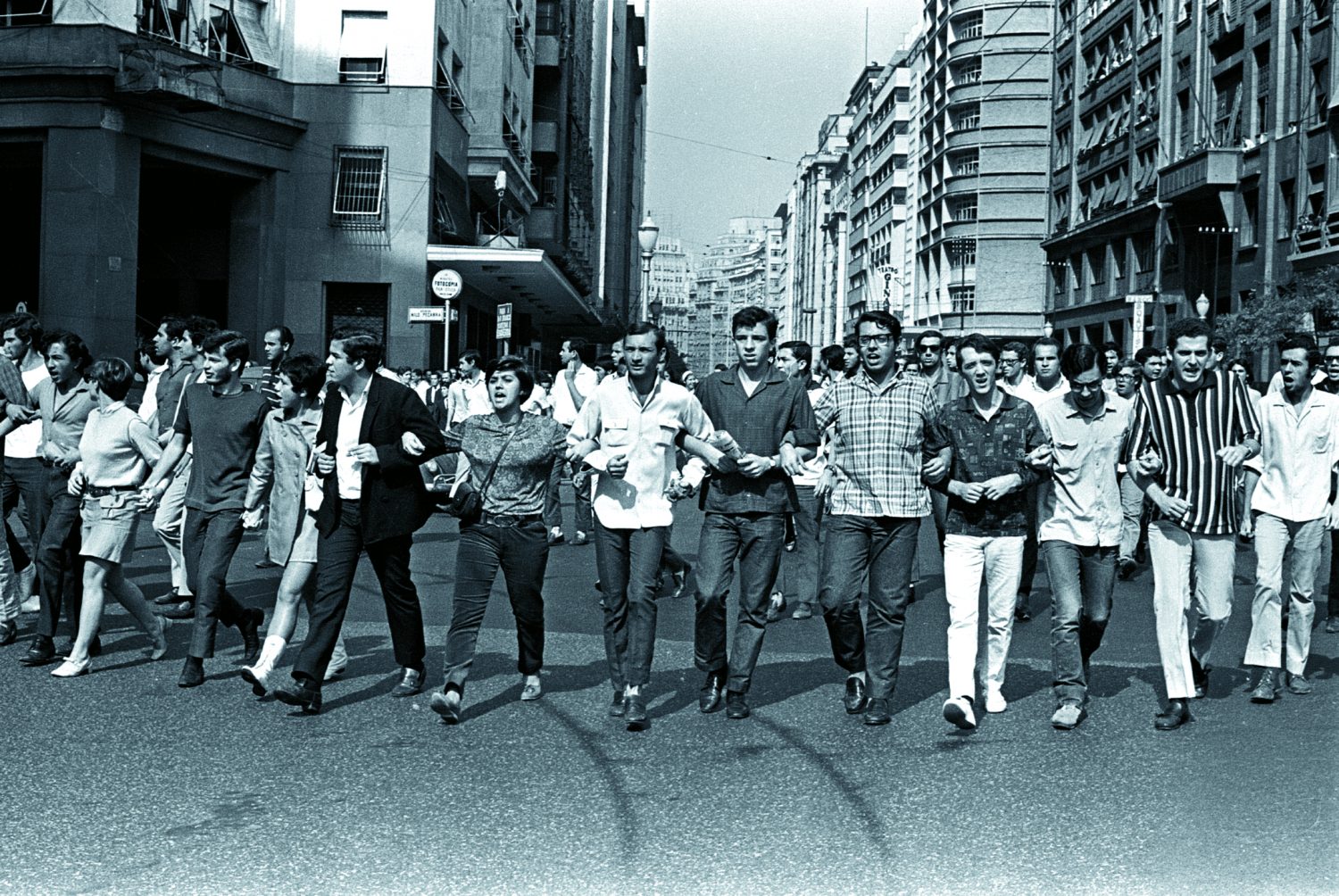 Juventude em Marcha: Protesto Urbano por Direitos