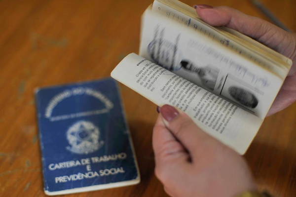 Carteira de Trabalho: Passado e Presente dos Direitos