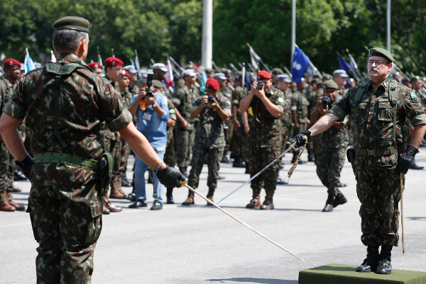 Cerimônia Militar: Honra e Tradição nas Forças Armadas