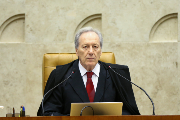 Magistrado em Sessão Judicial Formal