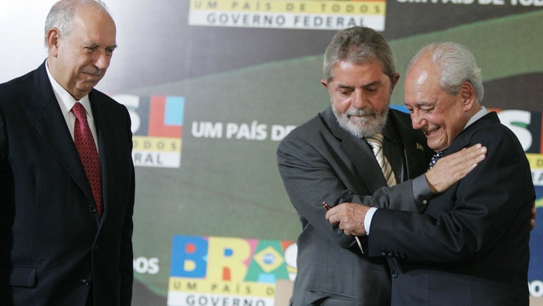 Lula e Sarney em Abraço Político de Cooperação