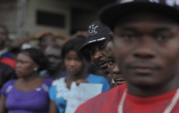 Olhares Atentos: A Força Coletiva do Povo