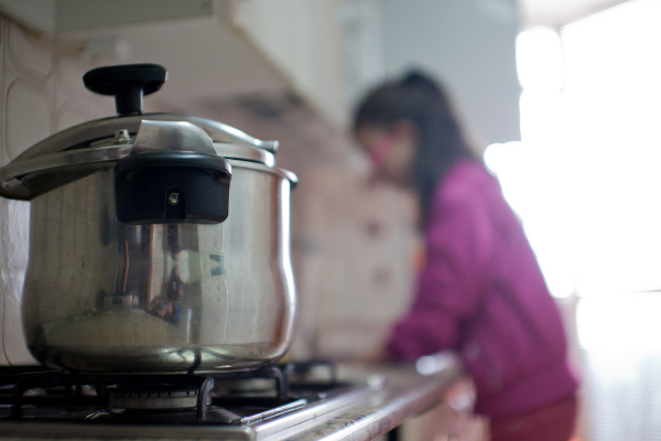 Panela de Pressão na Cozinha: Cotidiano e Alimentação