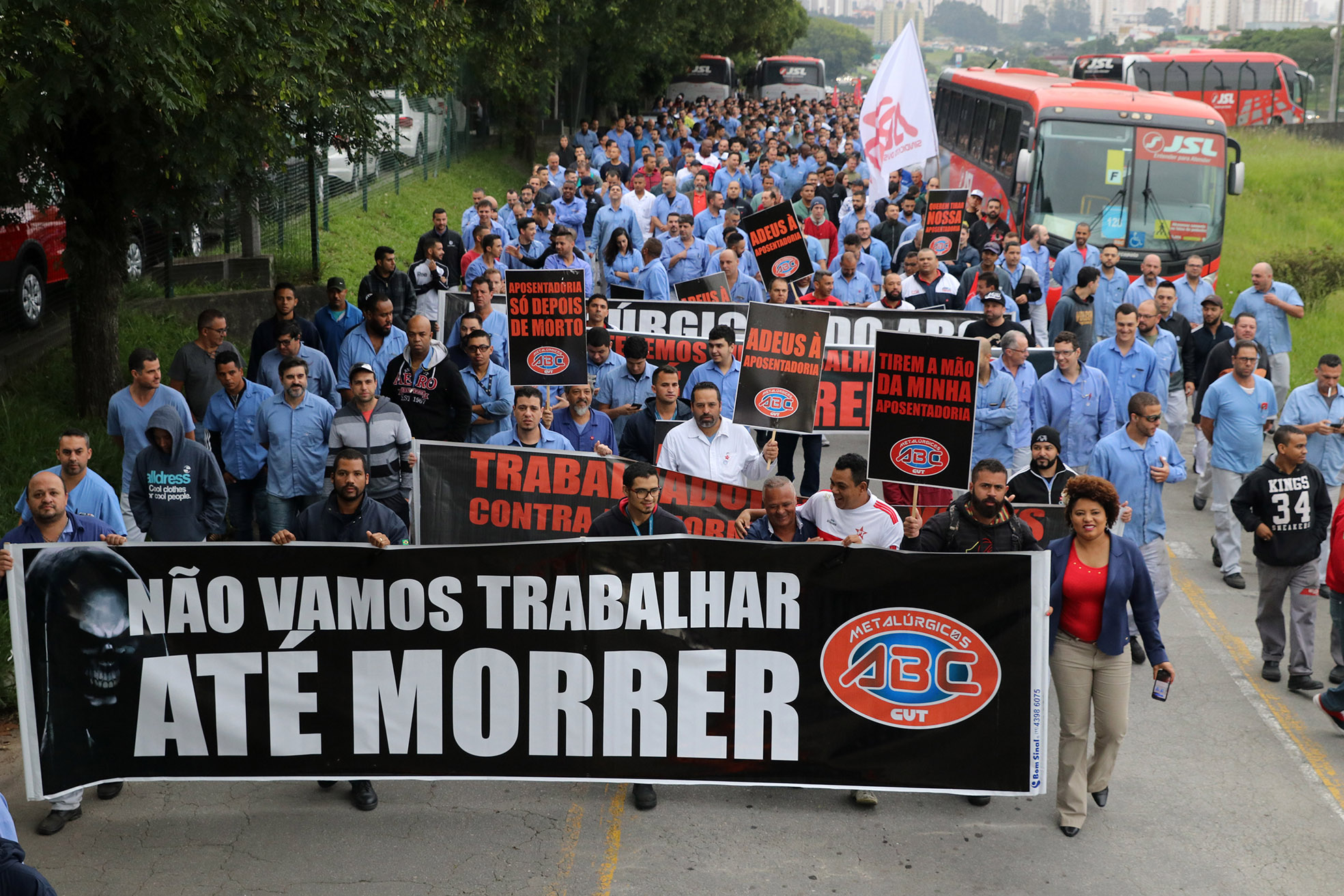 Protesto Metalúrgicos: "Não Vamos Trabalhar Até Morrer"