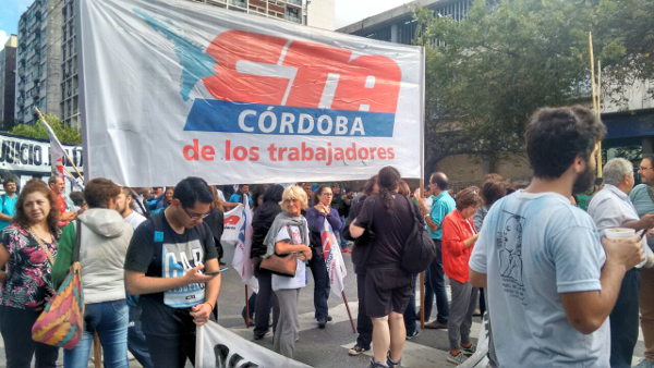 Protesto CTA Córdoba: Trabalhadores em Mobilização na Argentina