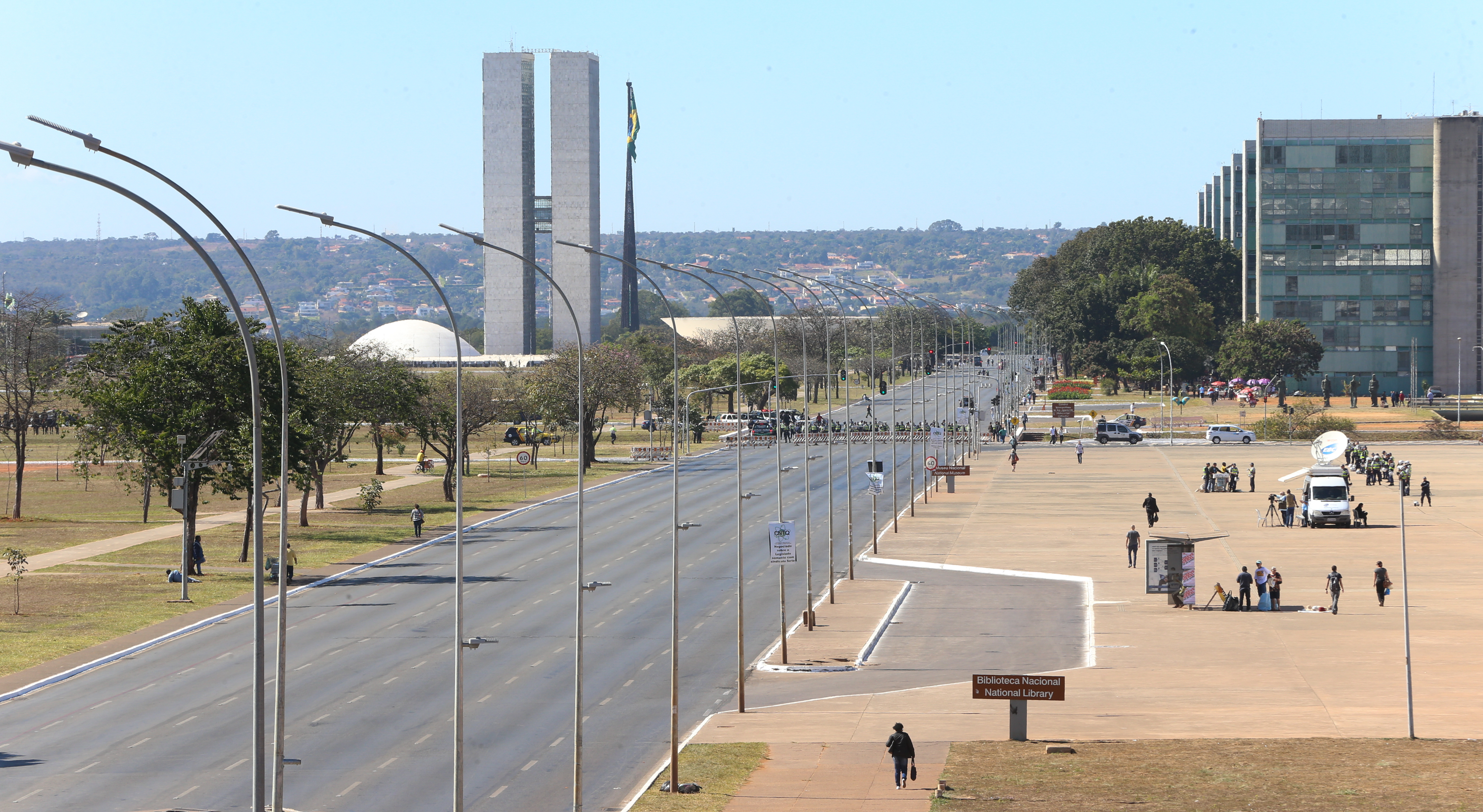 Esplanada dos Ministérios: Preparação para Evento Político em Brasília