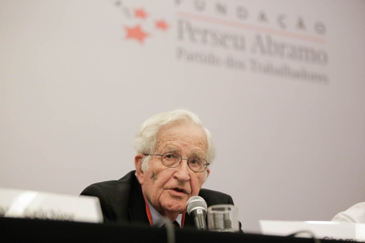 Noam Chomsky em Palestra na Fundação Perseu Abramo