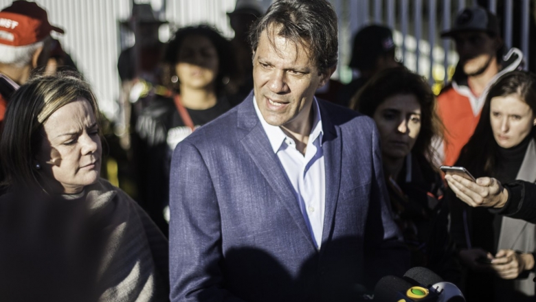 Fernando Haddad em Evento Político e Interação com a Imprensa