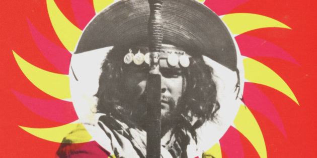 Identidade, Luta e Resistência: Capa com Figura Central