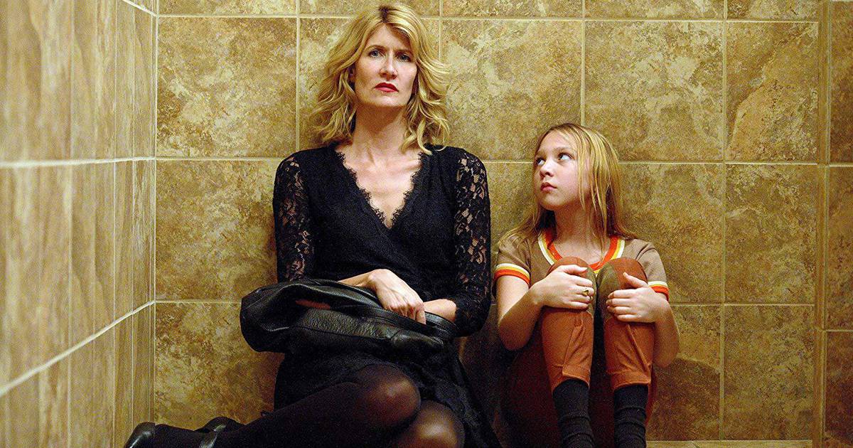 Mulher e Menina: Seriedade e Vulnerabilidade