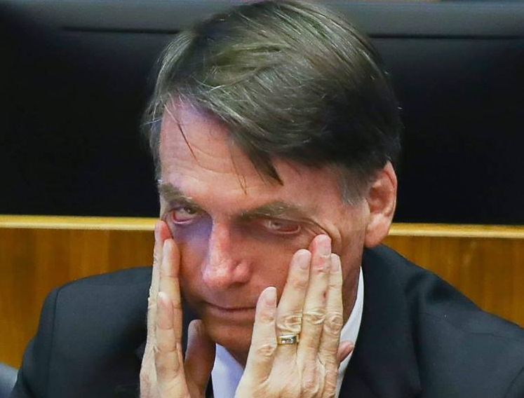 Bolsonaro: Rosto Cansado e Sob Pressão