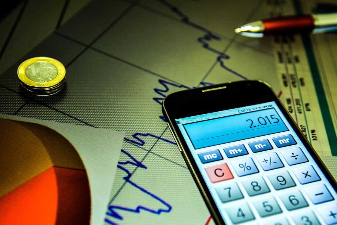 Economia e Finanças: Análise de Dados e Cenários